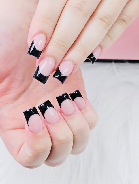 Glossy black french tips on a square set